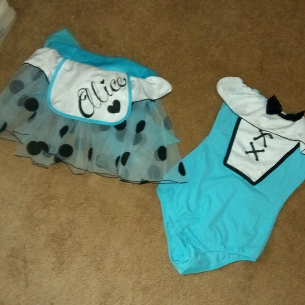 Alice in wonderland cosplay/Halloween